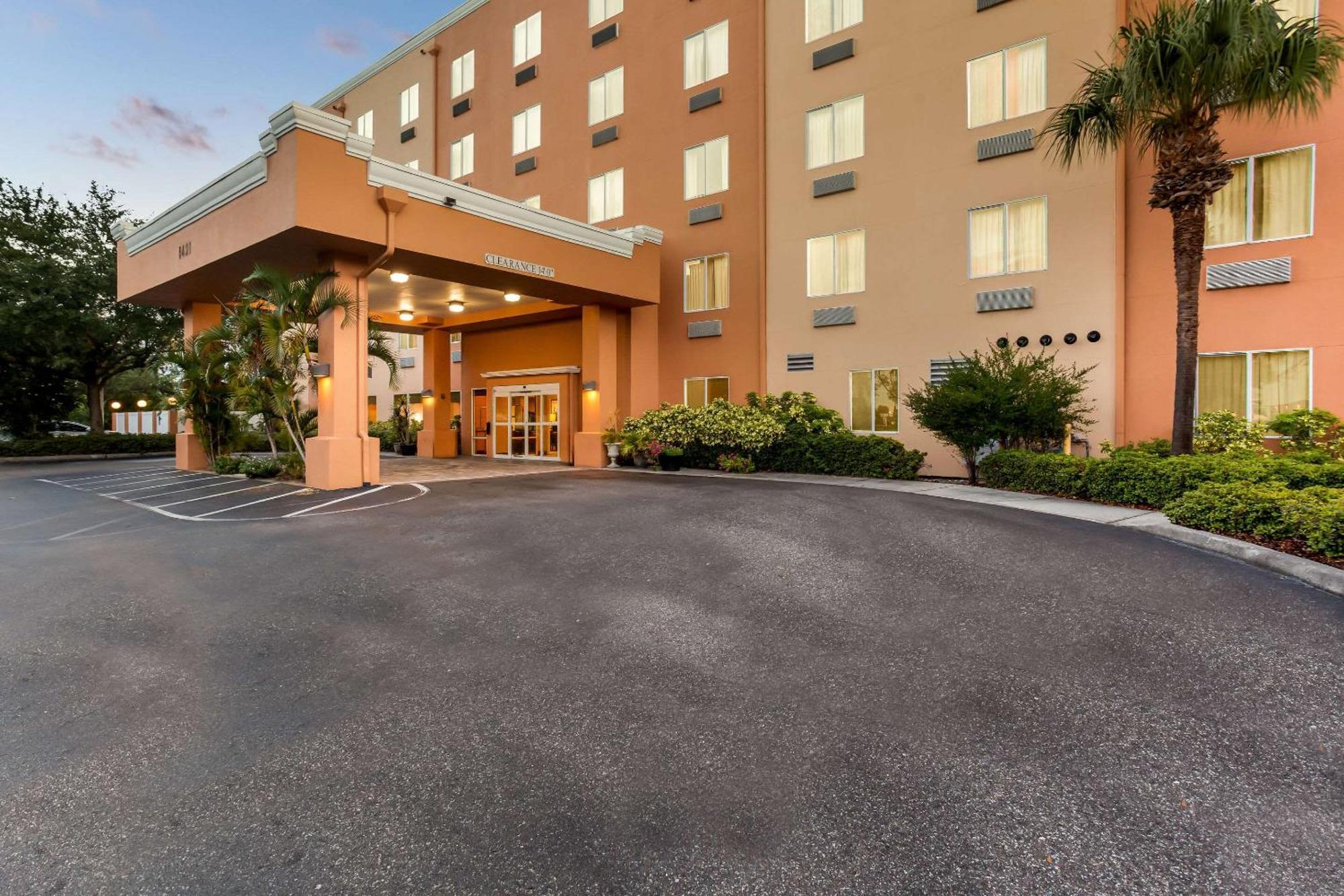 West Chase Comfort Suites Tampa Airport North מראה חיצוני תמונה