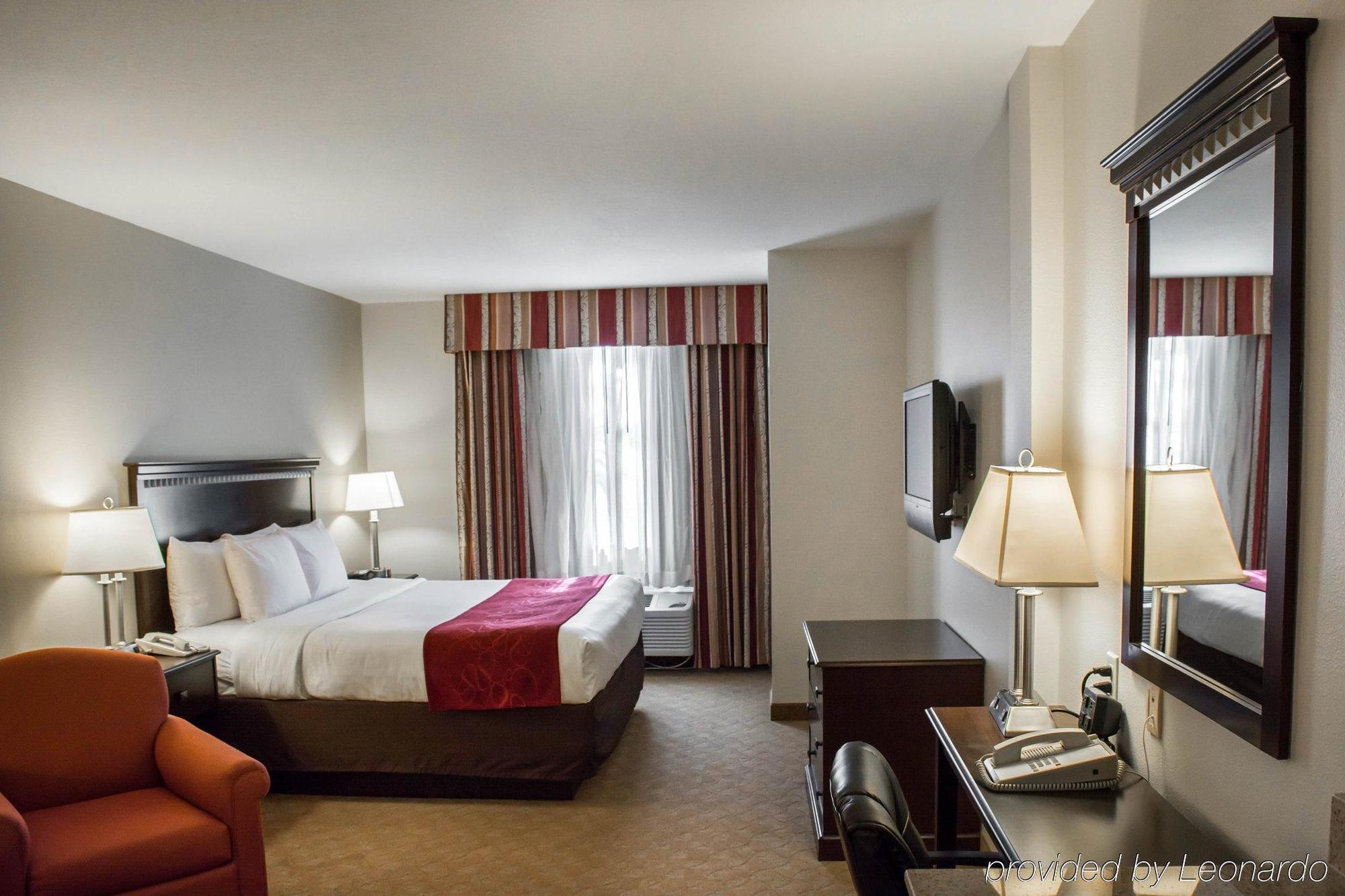 West Chase Comfort Suites Tampa Airport North מראה חיצוני תמונה